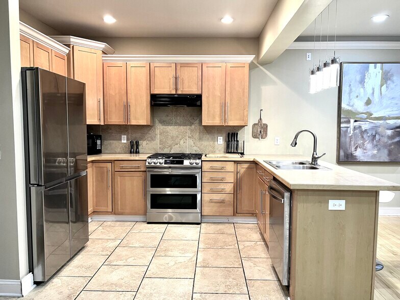 Building Photo - 4698 Brompton Dr