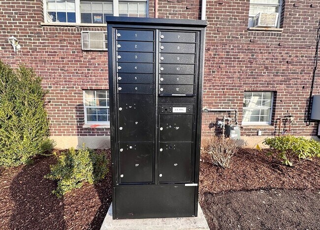 Building Photo - 128 North St