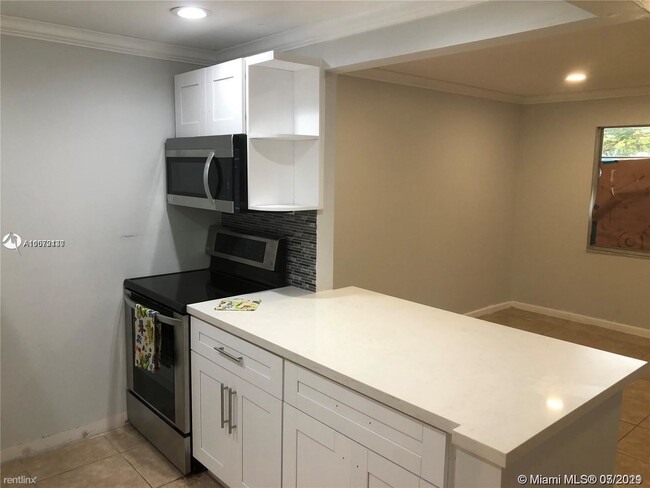 Building Photo - 1 br, 1 bath Condo - 251 SW 132nd Way 250 ...