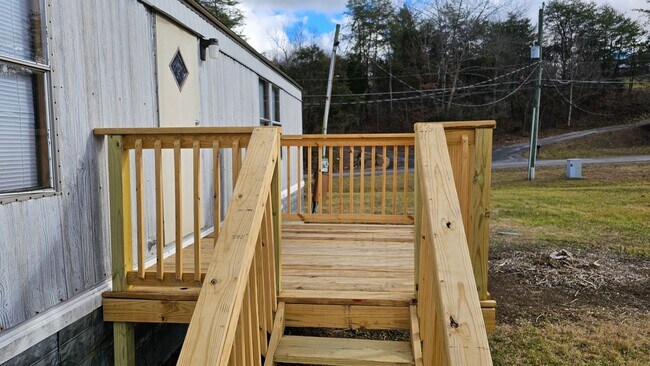 Building Photo - 2217 Glenburn Rd