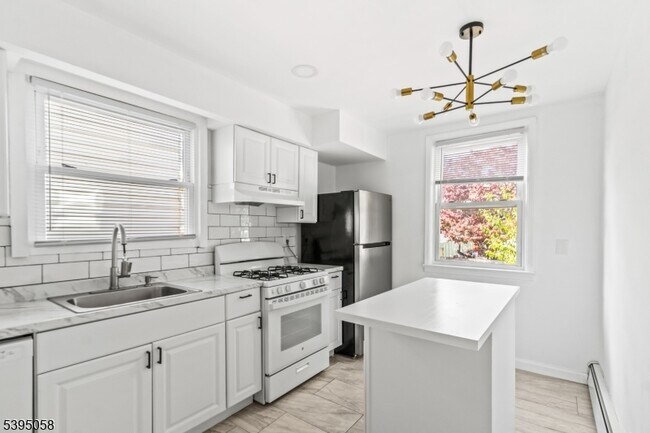 Building Photo - 205 N 16th St