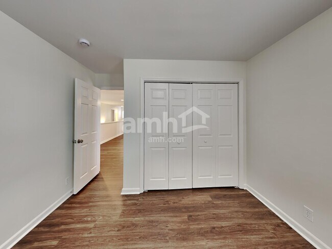 Building Photo - 1502 Halifax Dr