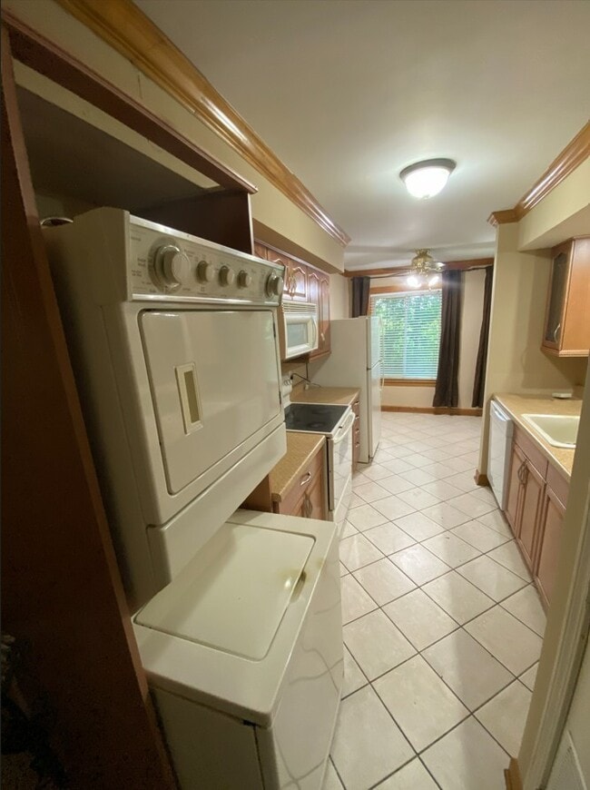 Building Photo - 1194 Cove Dr