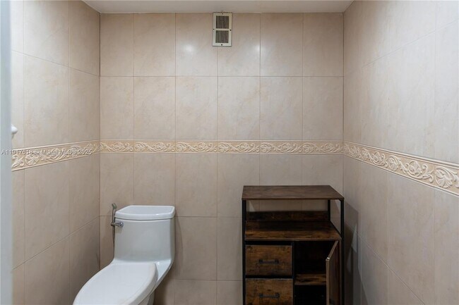 Building Photo - 145 SE 25th Rd