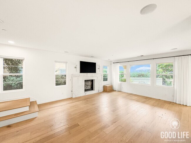 Building Photo - Great 4B/3BA House Available for Lease in ...
