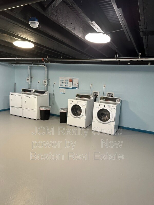 Building Photo - 191 N Common St