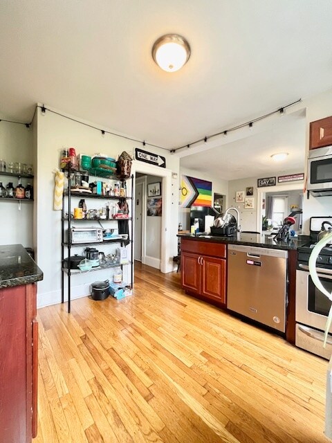 Building Photo - 4464 Washington St