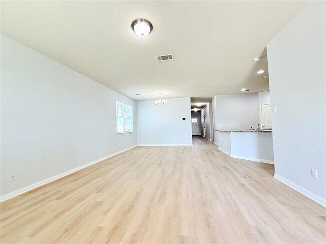 Building Photo - 306 Naset Dr