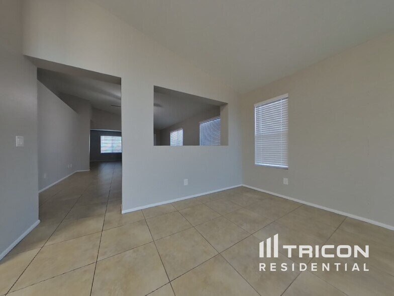 Building Photo - 8334 W Baxter Dr