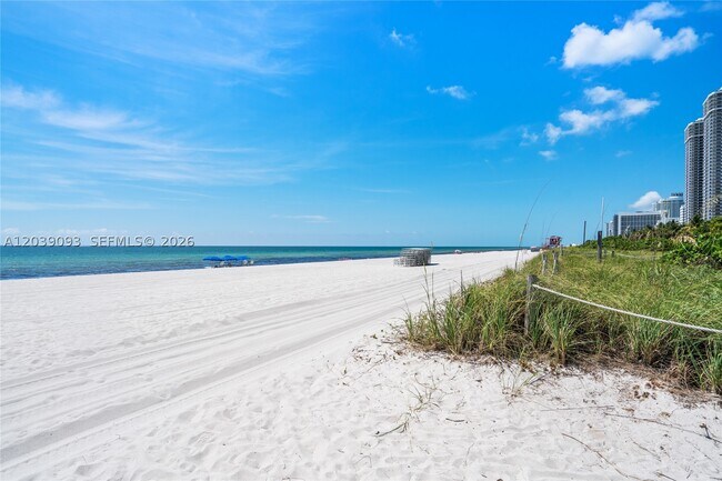 Building Photo - 5055 Collins Ave