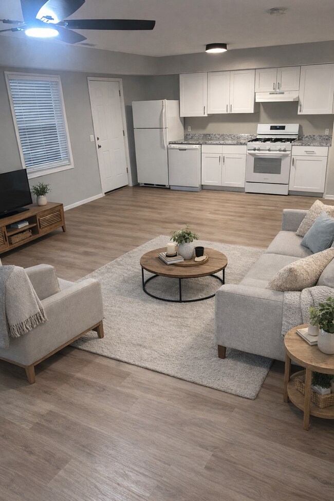 Building Photo - 629 Oak St SE