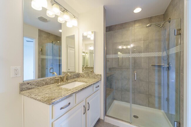 Building Photo - 3 bedroom 3 bath townhouse in Brambleton
