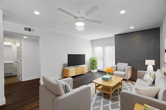 Building Photo - 909 Reinli St