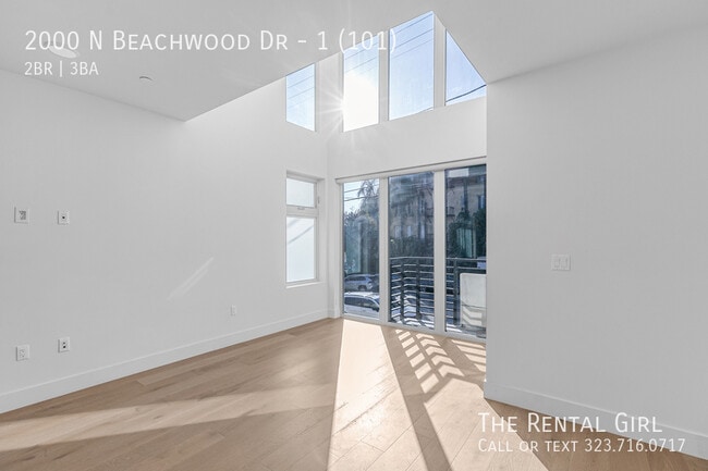 Building Photo - 2000 Beachwood Dr