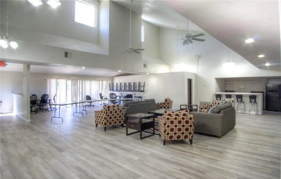 Building Photo - 10150 E Virginia Ave