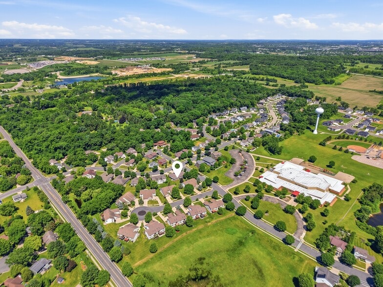 Building Photo - 1051 Tamarack Way