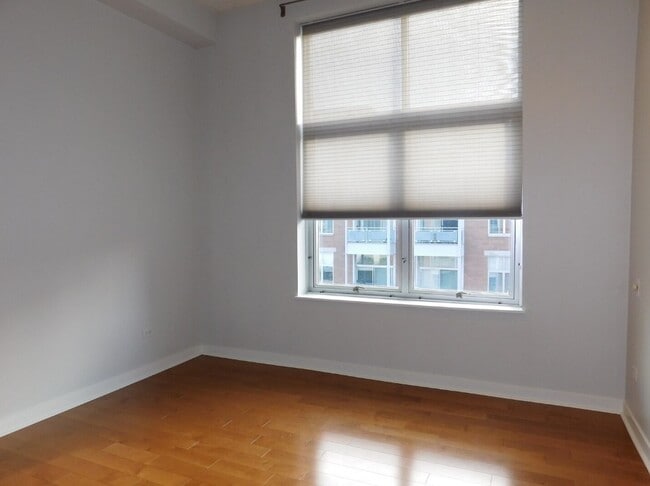 Building Photo - 939 W Madison St