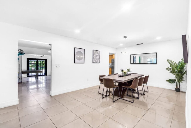 Building Photo - 18725 NE 18th Ave