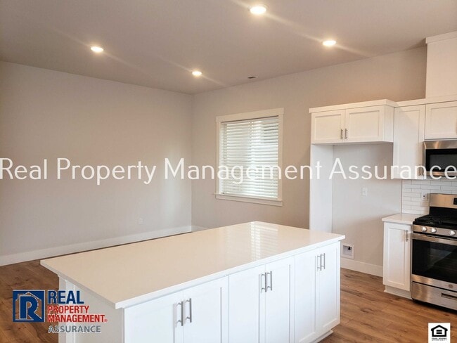 Building Photo - 16870 SW Rockhampton Ln