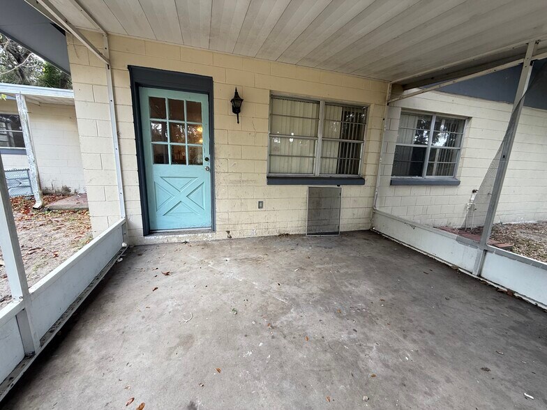 Building Photo - 6733 Fern Cir