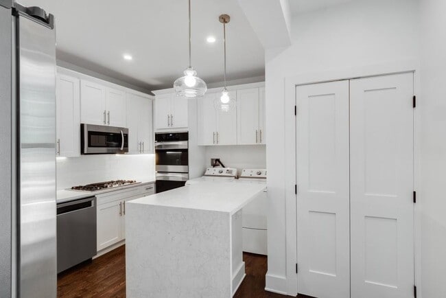 Building Photo - 564 Parkway Dr NE