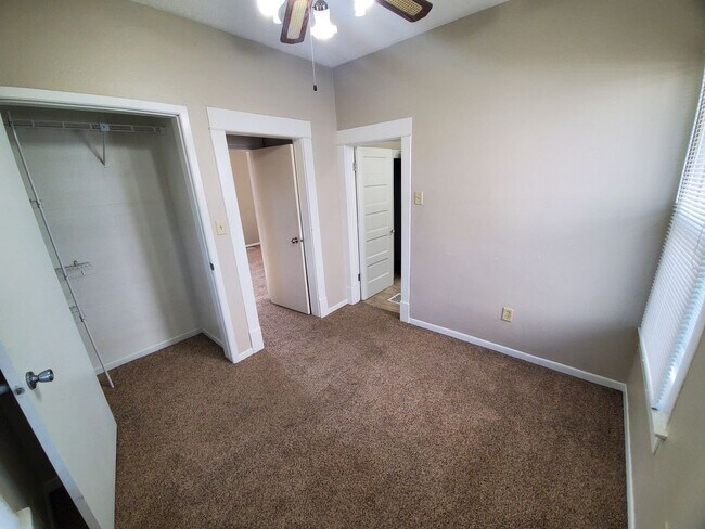 Building Photo - 2 bedroom, 1 bathroom rental home!