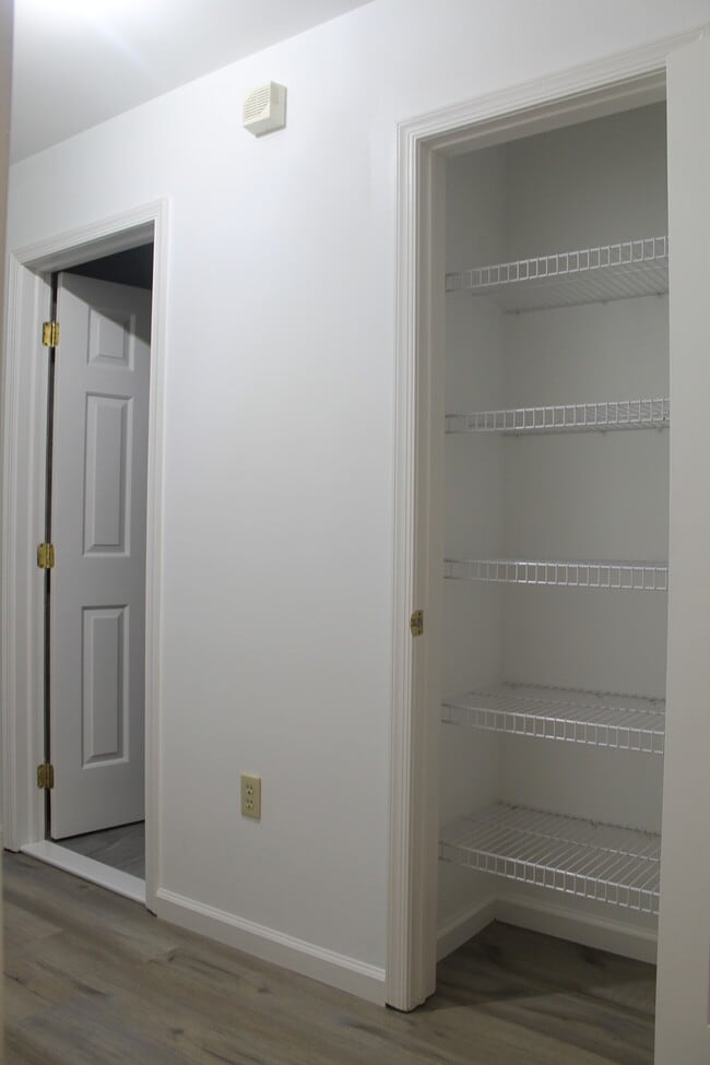 Building Photo - 120 Eaglesmere Cir
