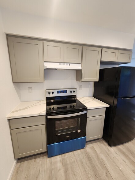 Building Photo - 830 N Ferger Ave