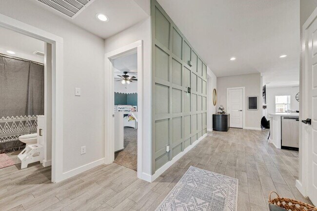 Building Photo - "Energy-Efficient 4-2 Home with Designer Finishes and a Spacious Backyard Retreat!"