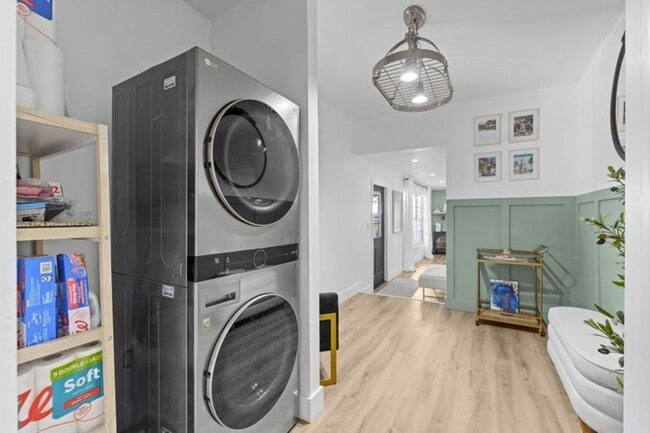 Building Photo - 715 Kaye St