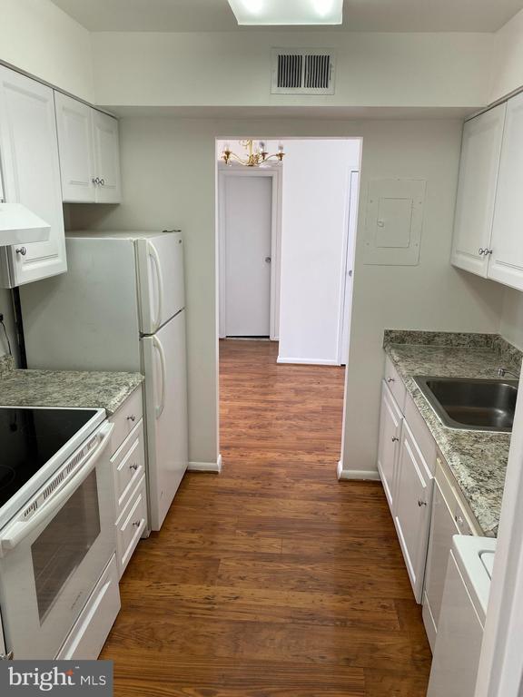 Building Photo - 6998 Hanover Pkwy