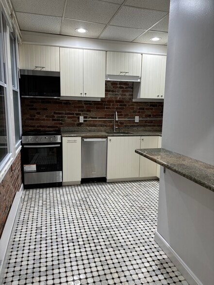 Building Photo - 85 N Margin St