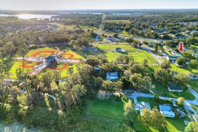 Building Photo - 2 Bedroom Townhouse with Views of County P...