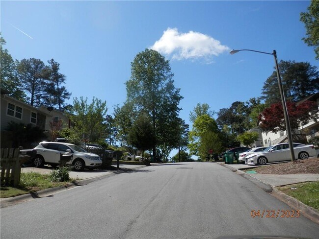 Building Photo - 2571 Park Rd