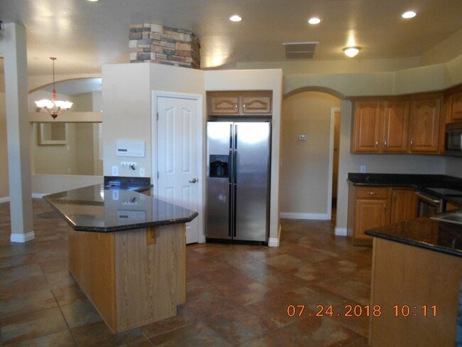 Building Photo - Single Story 4 Bedroom on 1/2 Acre Lot w/ Pool & Spa!