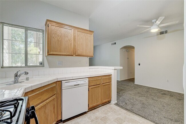 Building Photo - 1830 N Buffalo Dr