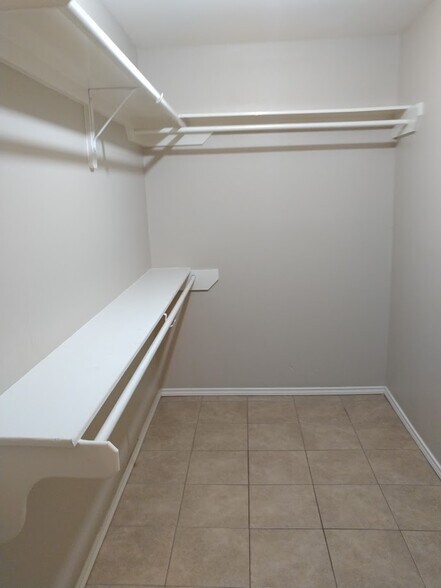 Building Photo - 422 Stone Drive