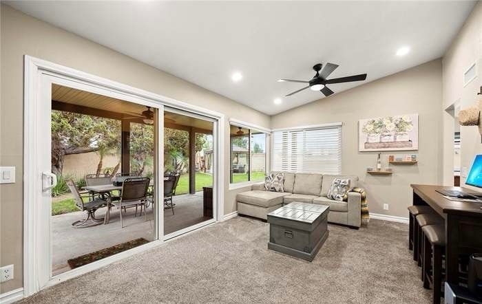 Building Photo - 404 E Riverboat Way