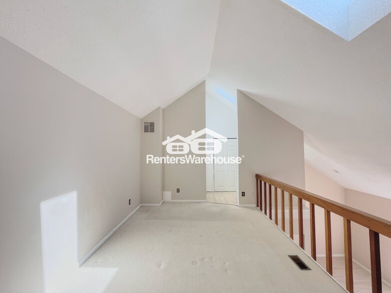 Building Photo - 411 Harbour Point