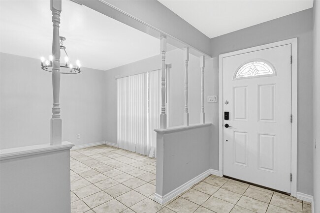 Building Photo - 1014 Robinson St