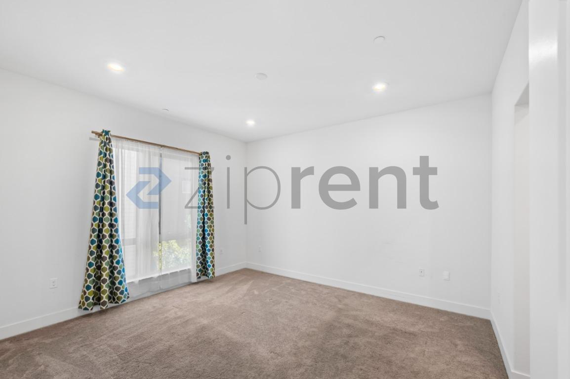 Building Photo - Unit 30
