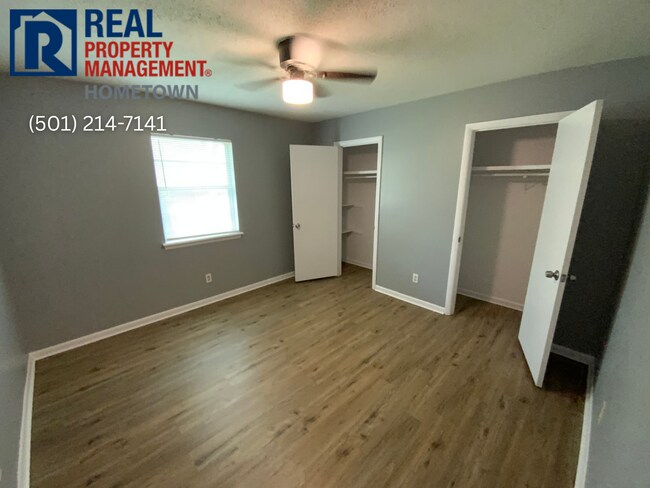 Building Photo - 4013 Wooddale Dr