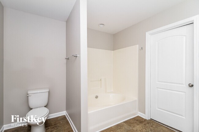 Building Photo - 475 Summergate Dr