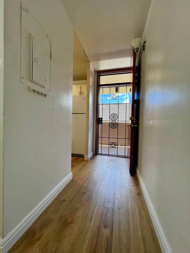 Building Photo - Convenient 2/2/1 with Lanai