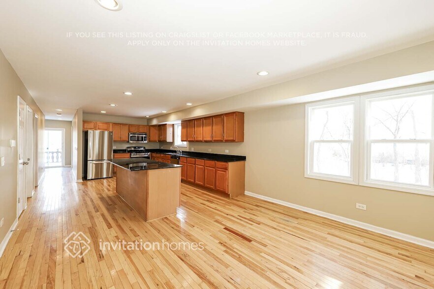 Building Photo - 26805 Circle Dr S