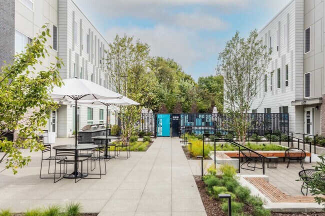 Building Photo - 6160 N Rural St