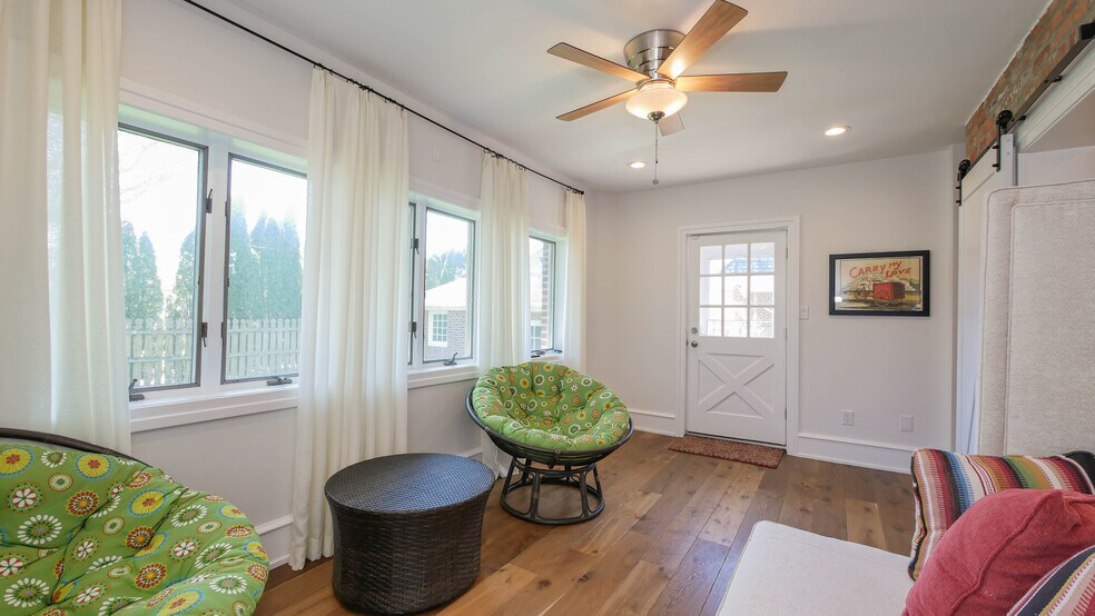 Building Photo - 6104 Ventnor Ave