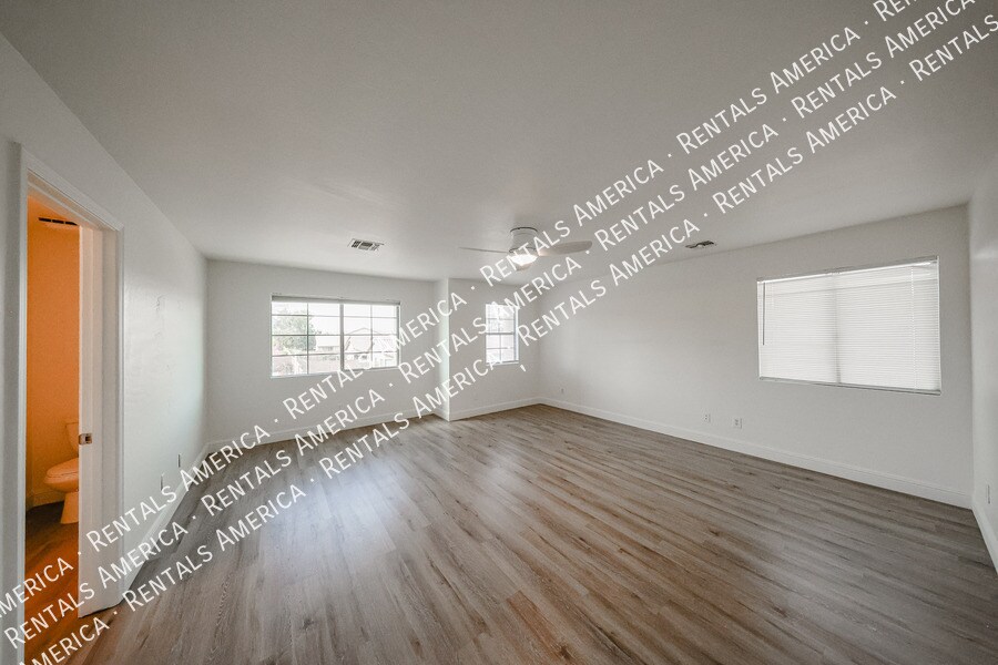 Building Photo - 7315 S 30th Ave