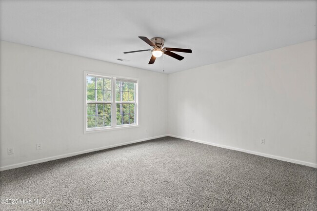 Building Photo - 207 Riverstone Ct