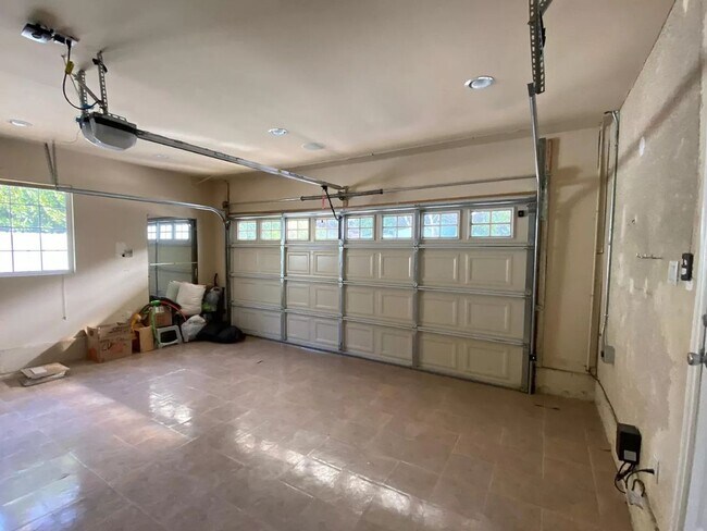 Building Photo - 16636 Calneva Dr